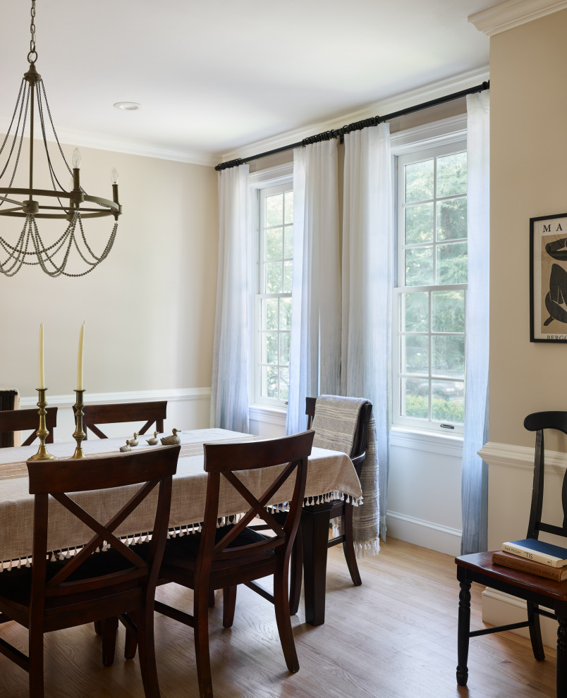 Cottage dining room photo in Boston