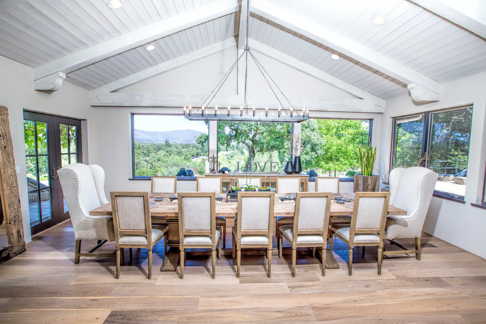 Idée de décoration pour une salle à manger champêtre.