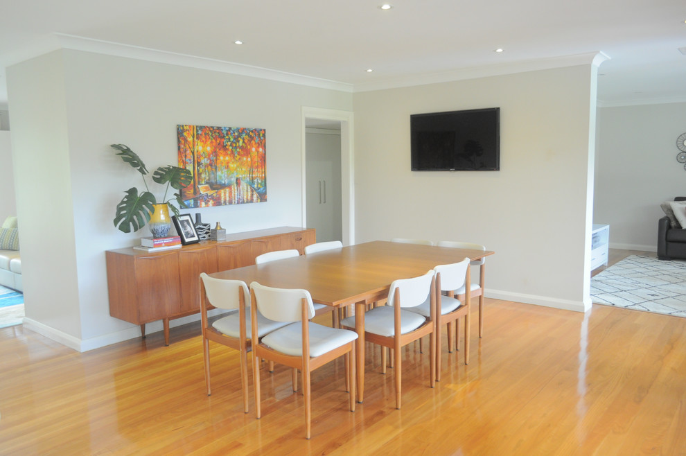 Mid-sized mid-century modern dining room photo in Melbourne