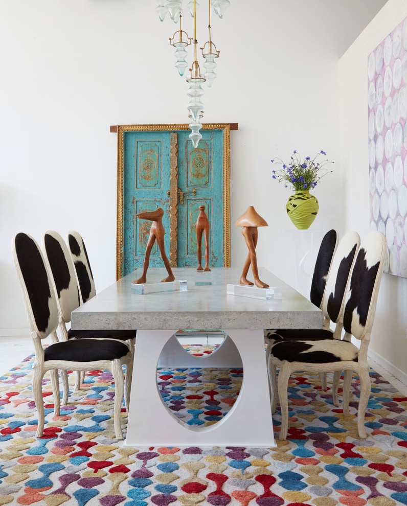 Источник вдохновения для домашнего уюта: столовая в стиле фьюжн с белыми стенами и белым полом