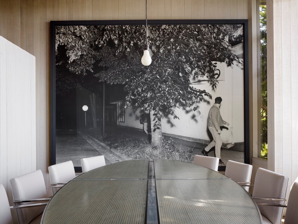 Example of a minimalist dining room design in San Francisco