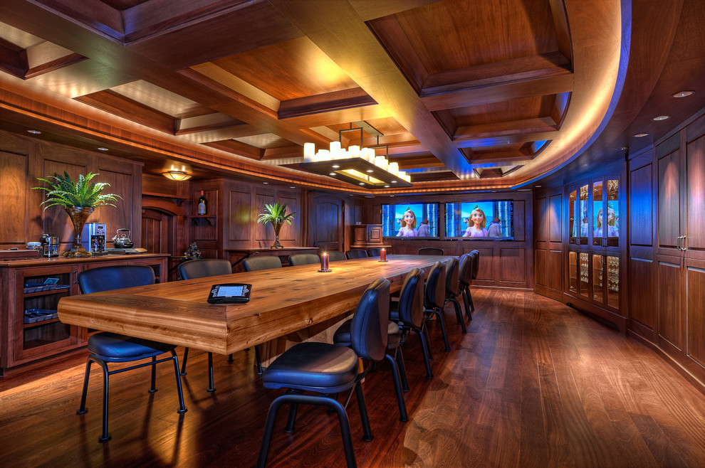 Idee per una grande sala da pranzo aperta verso la cucina classica con pareti multicolore e pavimento in legno massello medio