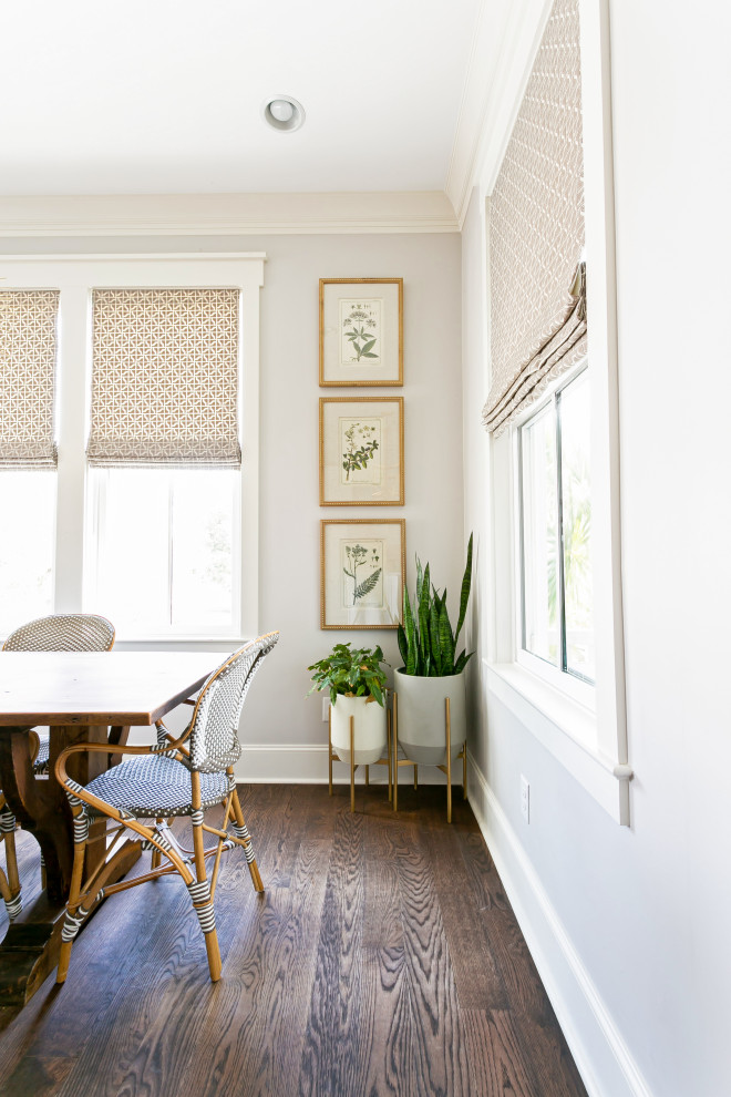 Mittelgroße Klassische Wohnküche mit grauer Wandfarbe und dunklem Holzboden in Charleston