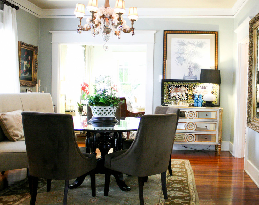 Design ideas for a traditional dining room in Tampa.