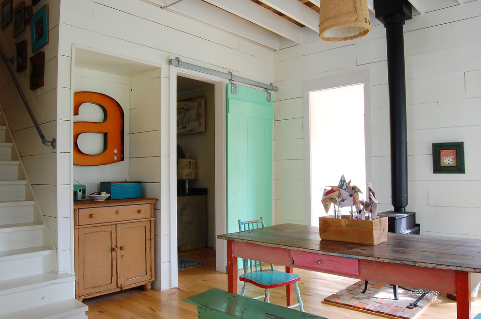Dining room - farmhouse dining room idea in New York