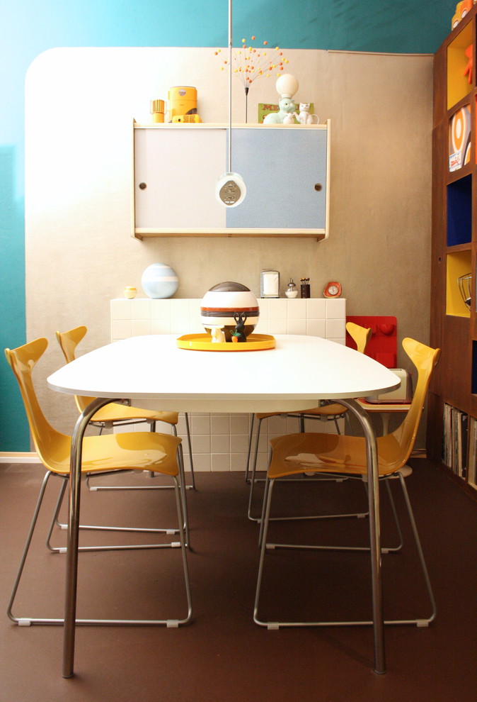 Inspiration for a modern dining room in Amsterdam.