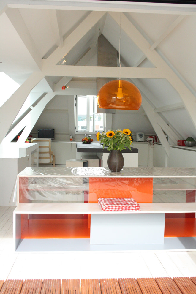 This is an example of a modern dining room in Amsterdam with white walls.