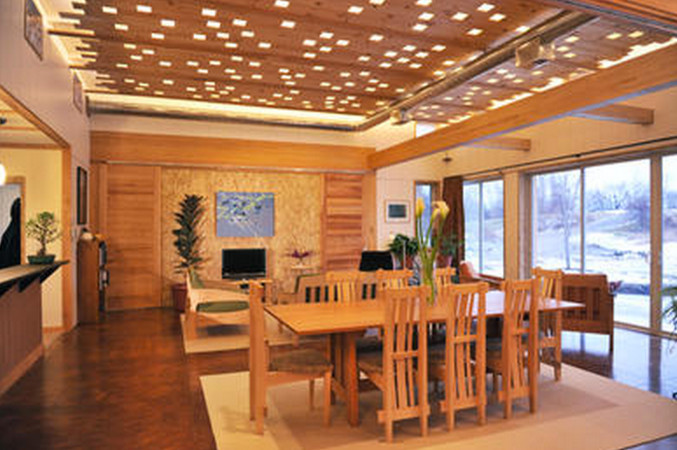 Esempio di una sala da pranzo aperta verso il soggiorno contemporanea di medie dimensioni con pareti beige