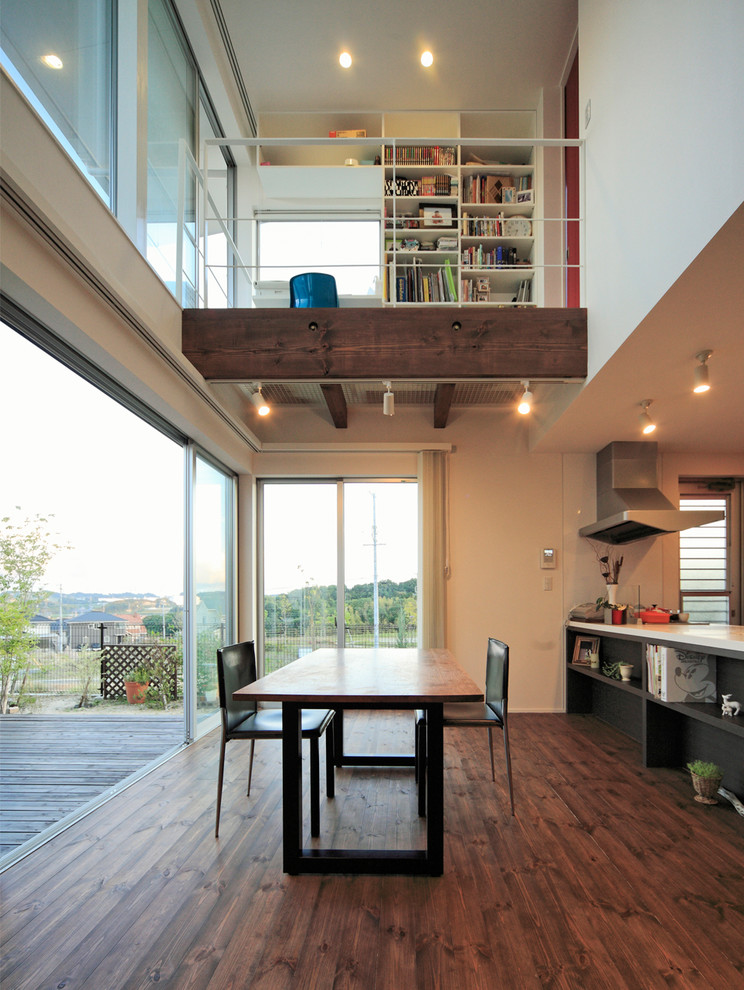 Example of a minimalist dining room design in Nagoya