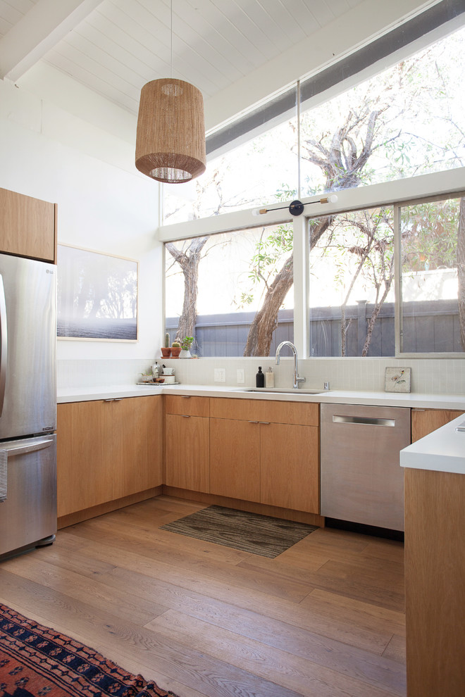 Inspiration for a large 1950s eat-in kitchen remodel in Los Angeles