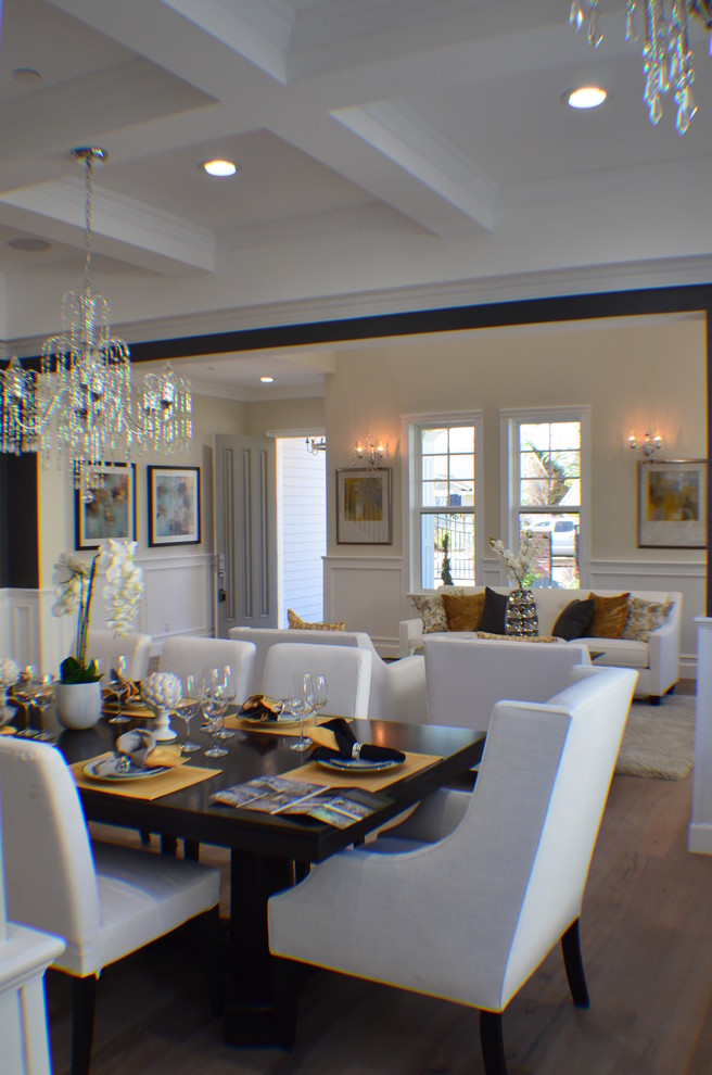 Esempio di una sala da pranzo aperta verso il soggiorno design di medie dimensioni con pareti blu, parquet chiaro, camino classico, cornice del camino in mattoni e pavimento marrone