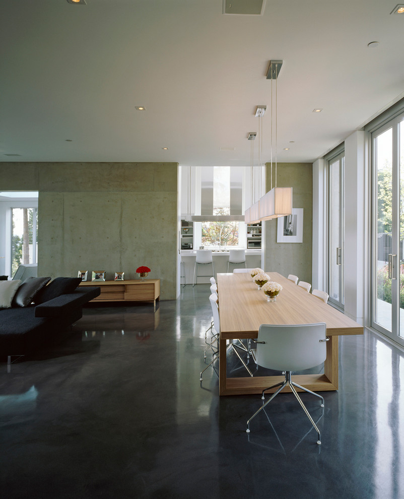 Ispirazione per una sala da pranzo aperta verso il soggiorno minimal con pareti grigie