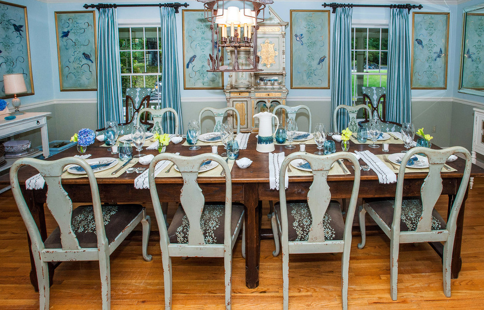 Cottage chic dining room photo in New York
