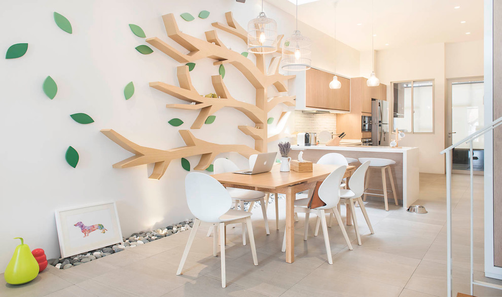 Bild på ett minimalistiskt kök med matplats, med vita väggar och klinkergolv i keramik