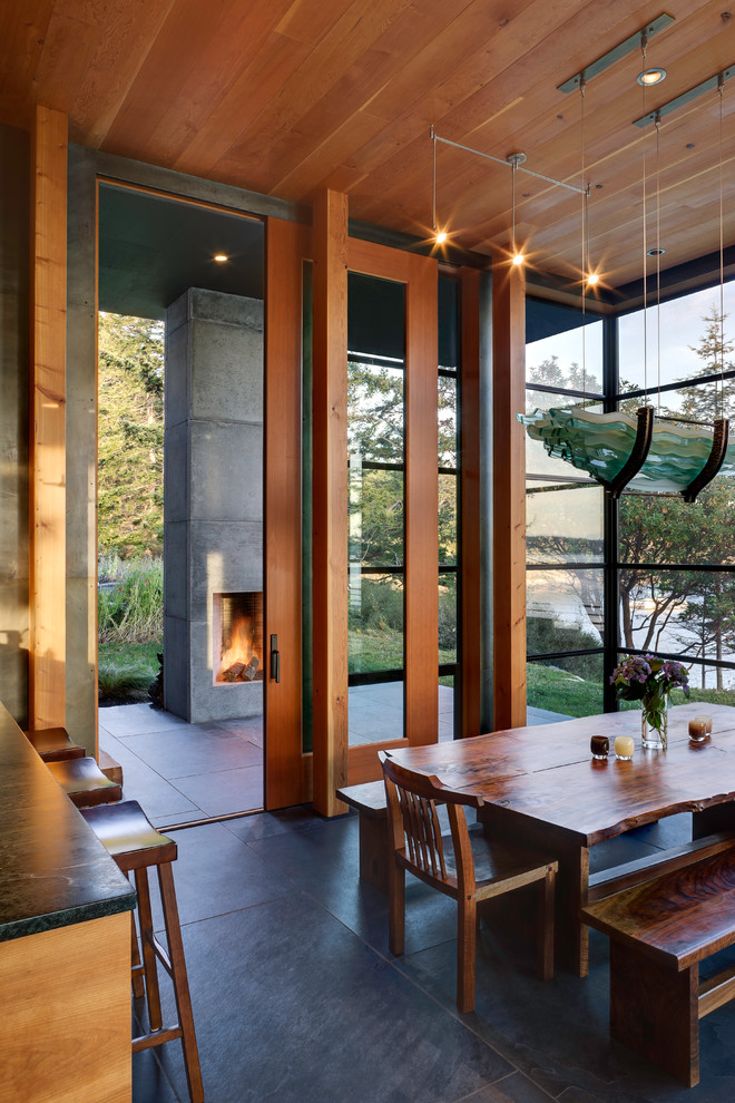 Mittelgroße Moderne Wohnküche mit Schieferboden in Seattle