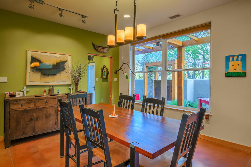 Источник вдохновения для домашнего уюта: кухня-столовая среднего размера в современном стиле с разноцветными стенами, бетонным полом и разноцветным полом