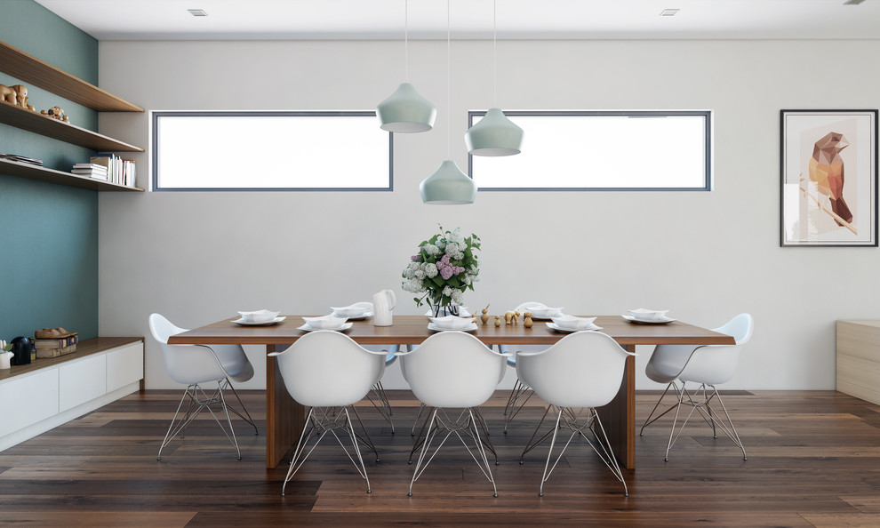 Foto di una sala da pranzo aperta verso la cucina contemporanea di medie dimensioni con pareti bianche e pavimento in legno massello medio