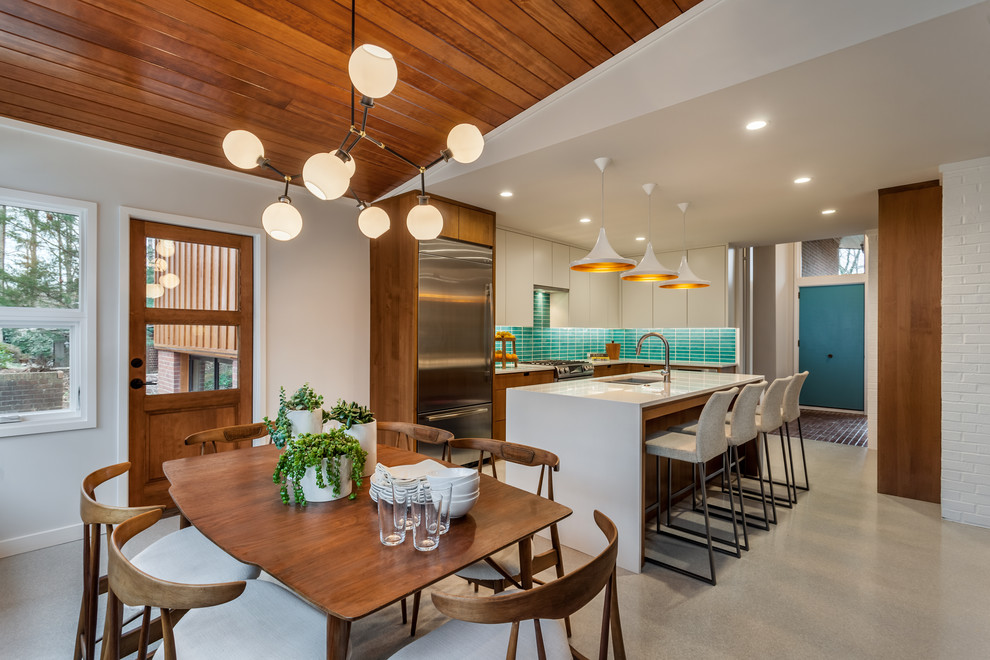Immagine di una sala da pranzo aperta verso la cucina moderna di medie dimensioni con pareti grigie e pavimento grigio