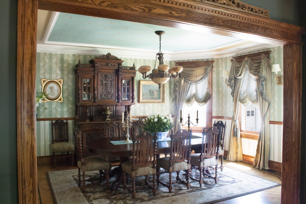Источник вдохновения для домашнего уюта: столовая в викторианском стиле