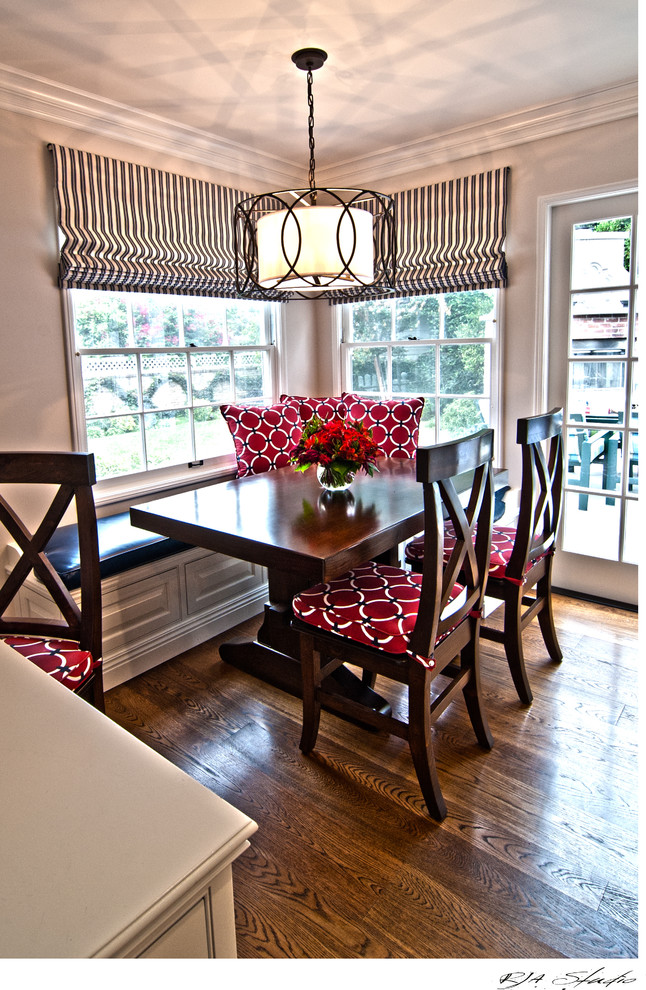 Dining room - traditional dining room idea in Los Angeles