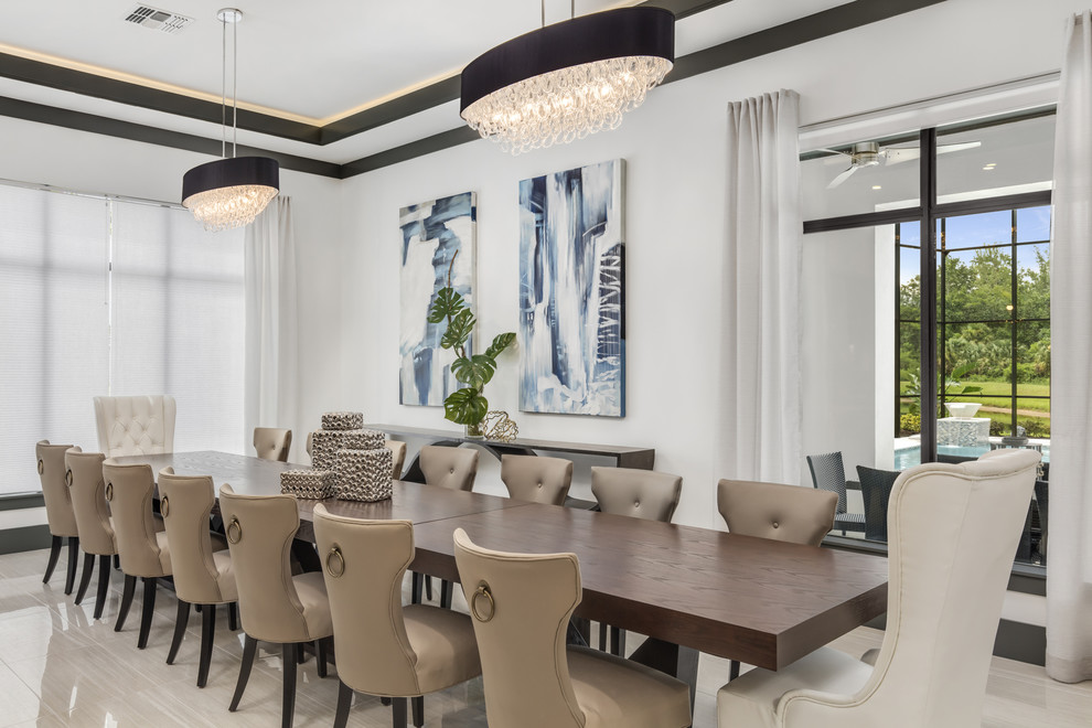 Große Moderne Wohnküche ohne Kamin mit weißer Wandfarbe und Porzellan-Bodenfliesen in Orlando