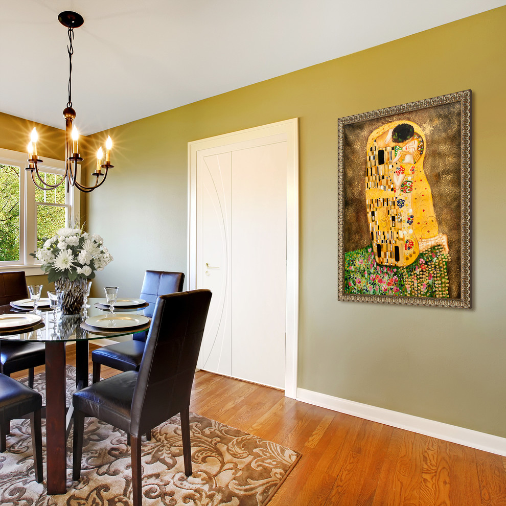 Example of a classic dining room design in Wichita