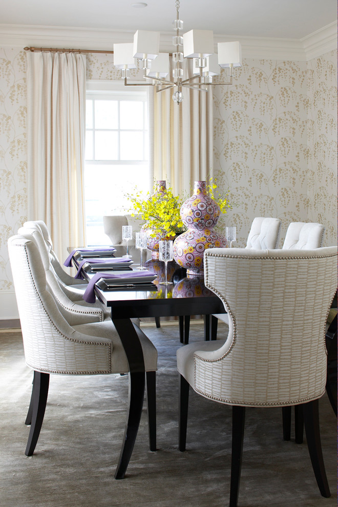 Источник вдохновения для домашнего уюта: столовая в морском стиле с ковровым покрытием