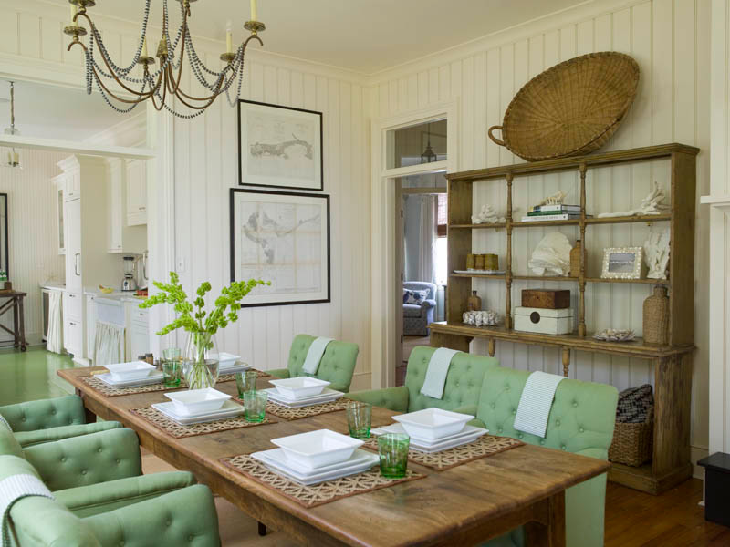 Inspiration for a timeless dining room remodel in Charleston
