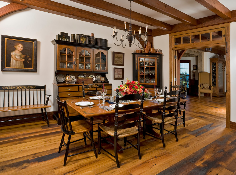 This is an example of a traditional dining room in Burlington.