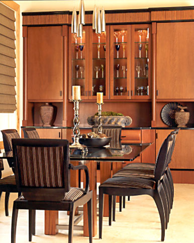 Example of a dining room design in Miami