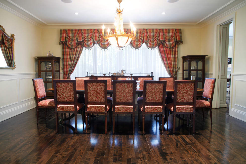 Example of a classic dining room design in Montreal