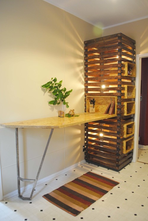 Idee per una sala da pranzo aperta verso la cucina minimalista di medie dimensioni con pareti beige, pavimento con piastrelle in ceramica, nessun camino e pavimento bianco