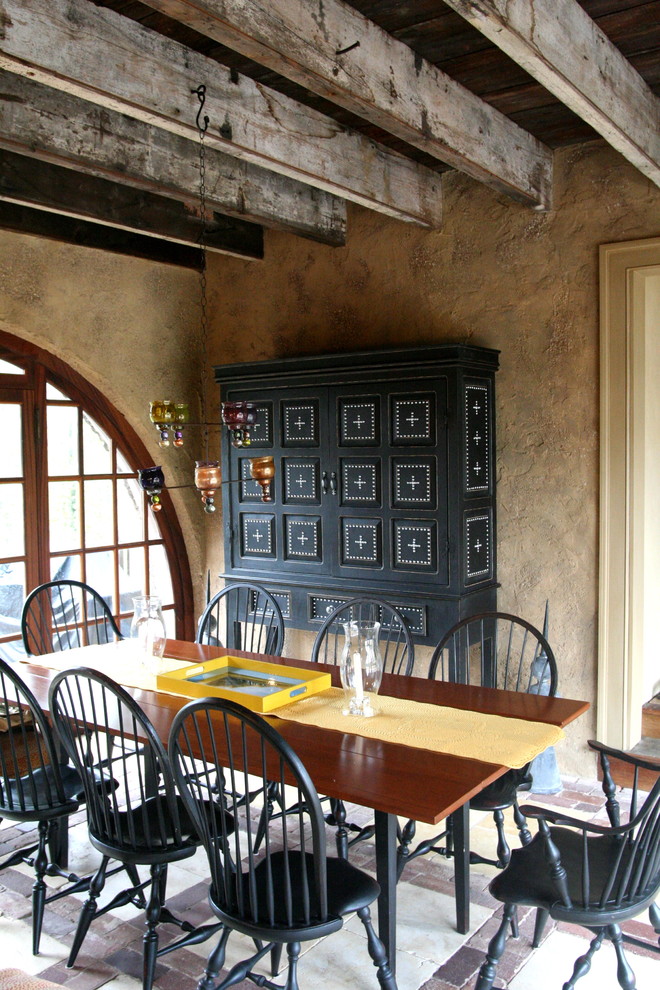 Immagine di una sala da pranzo stile rurale chiusa