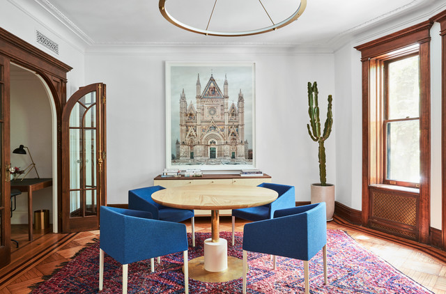 10 Tips For Getting A Dining Room Rug, What Shape Rug Under A Round Dining Table