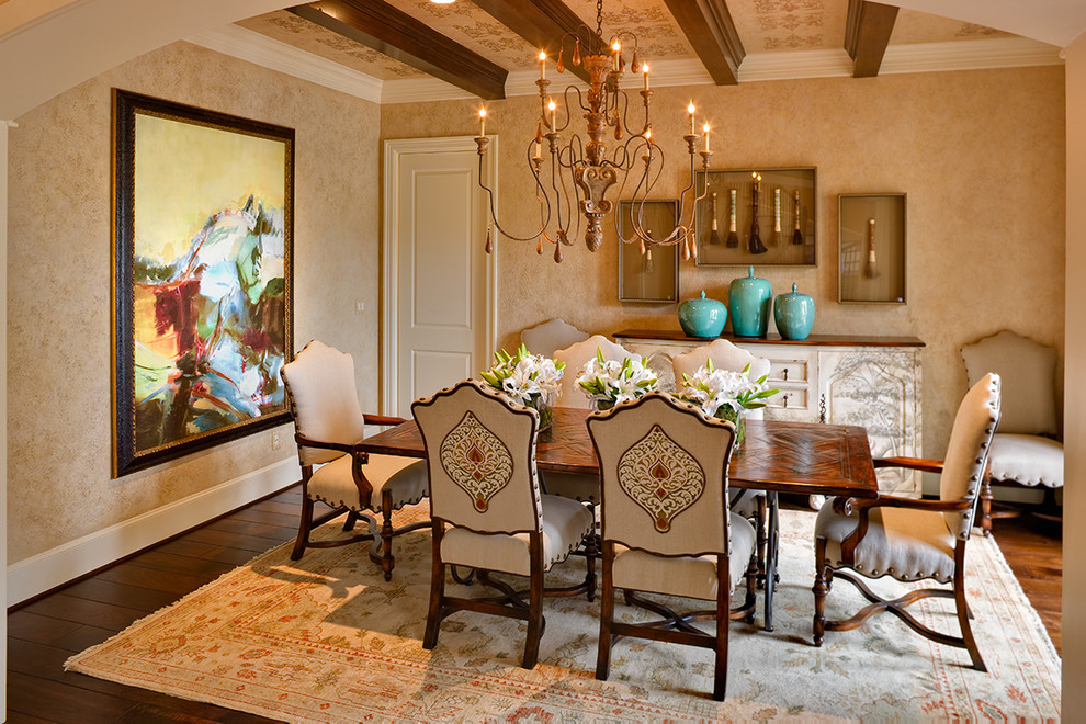 Example of a dining room design in Houston