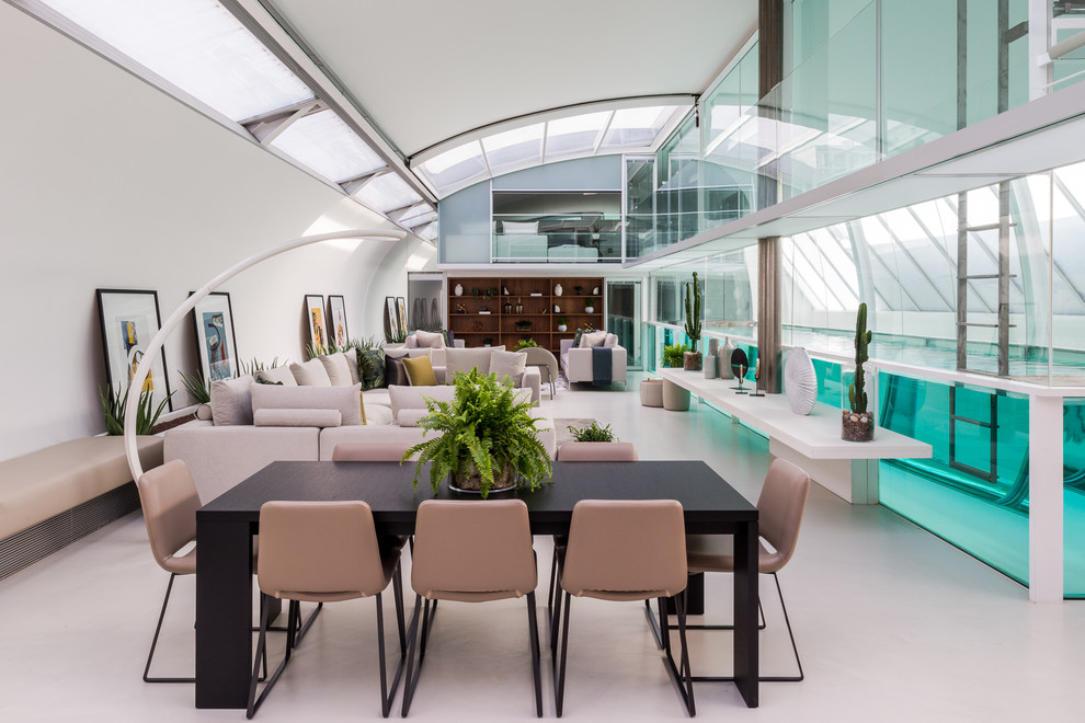 Exemple d'une salle à manger ouverte sur le salon tendance de taille moyenne avec un sol en linoléum et un sol gris.