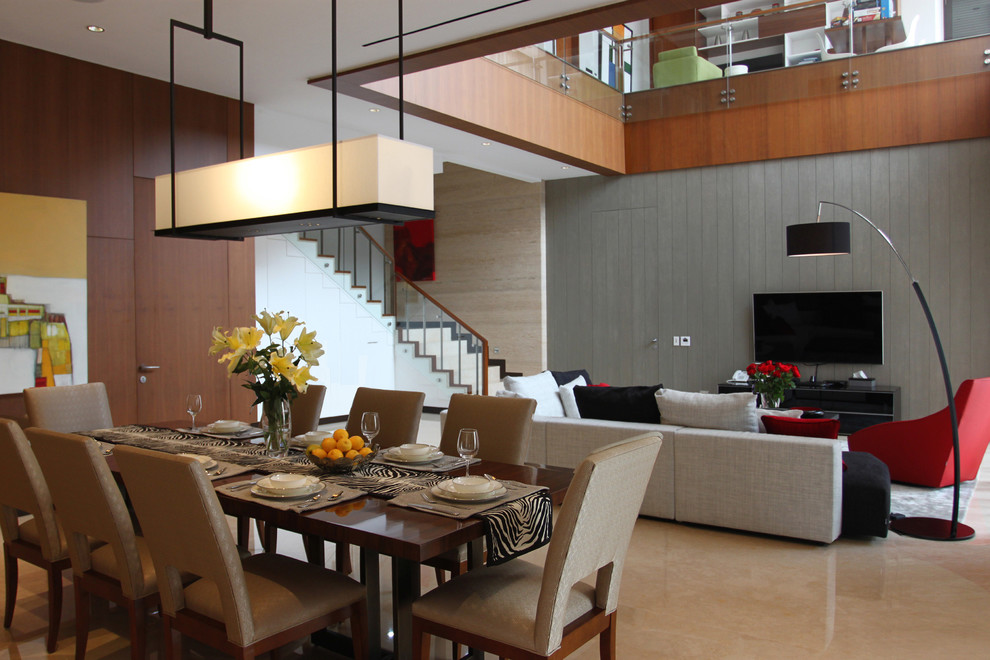 Idee per una sala da pranzo aperta verso il soggiorno contemporanea con pavimento in marmo