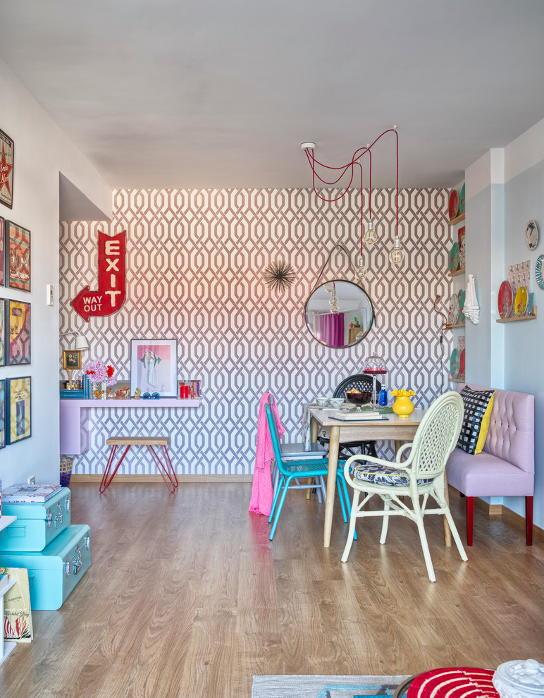 Mid-sized eclectic light wood floor kitchen/dining room combo photo in Malaga with no fireplace and multicolored walls