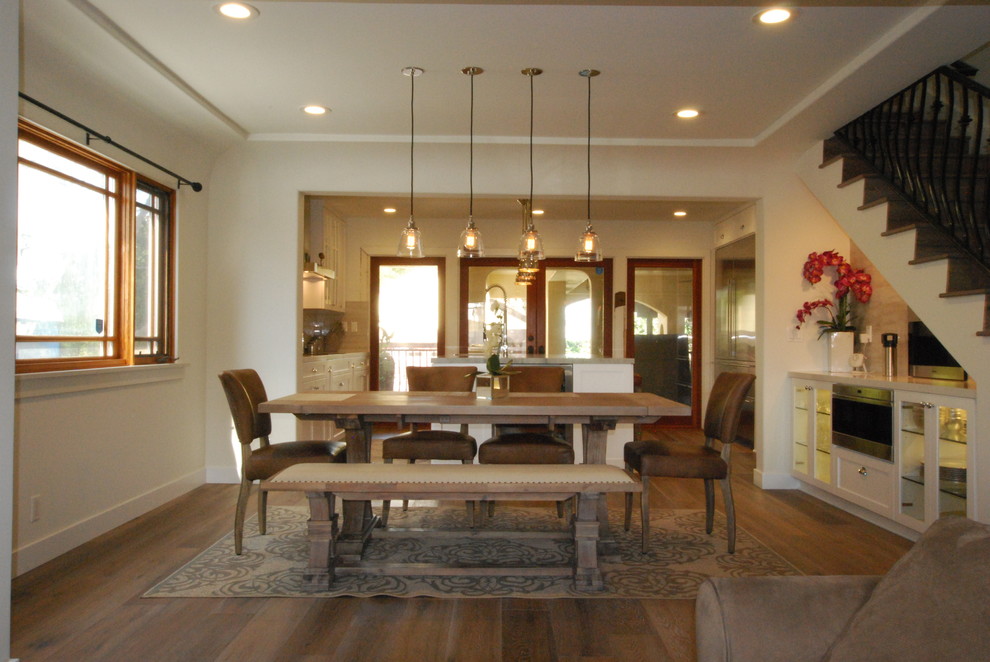 Kitchen/dining room combo - transitional kitchen/dining room combo idea in Los Angeles
