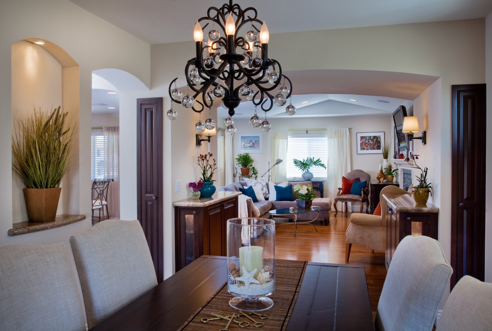 Example of a classic dining room design in San Diego