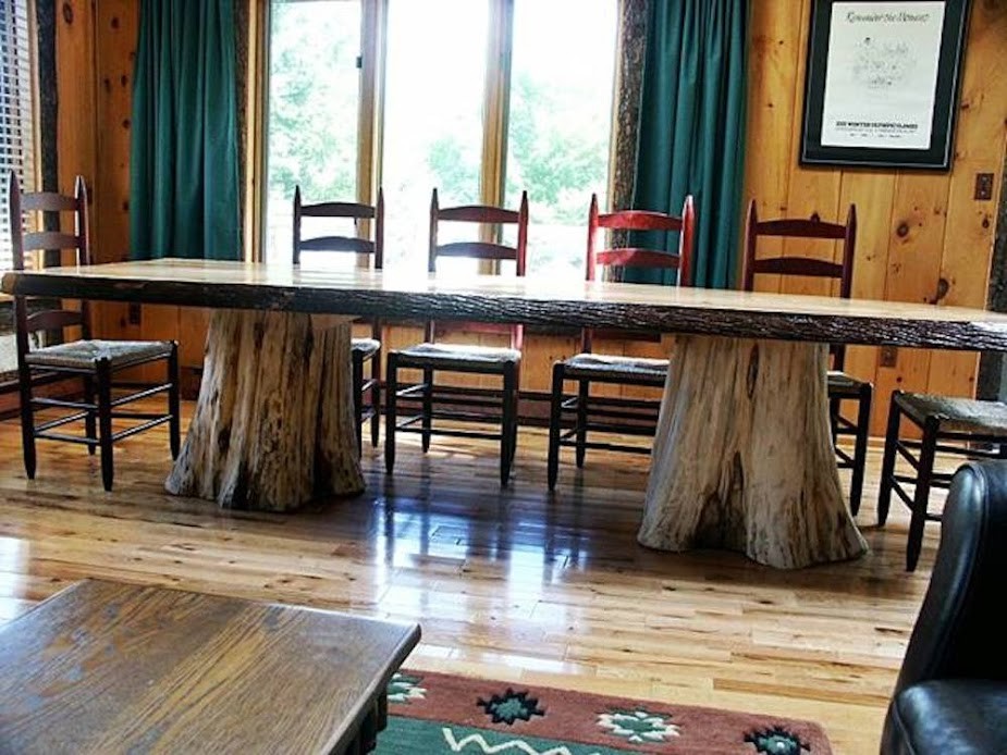 This is an example of a rustic dining room in Burlington.