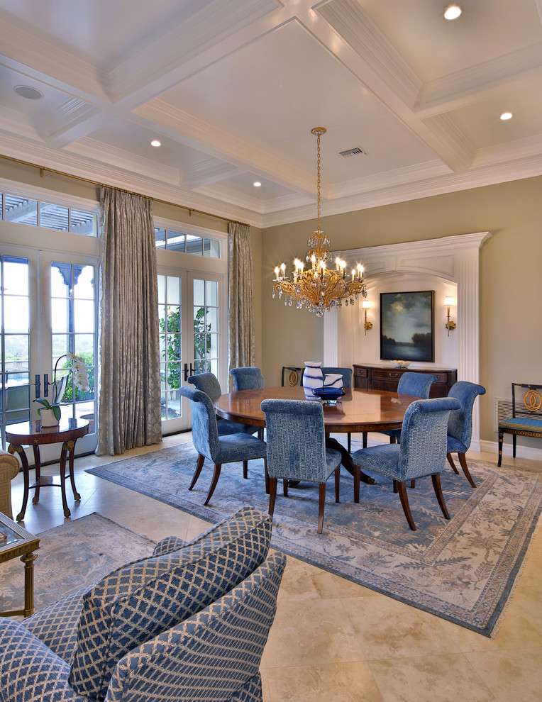 Ispirazione per una sala da pranzo aperta verso il soggiorno classica con pavimento beige e pareti beige