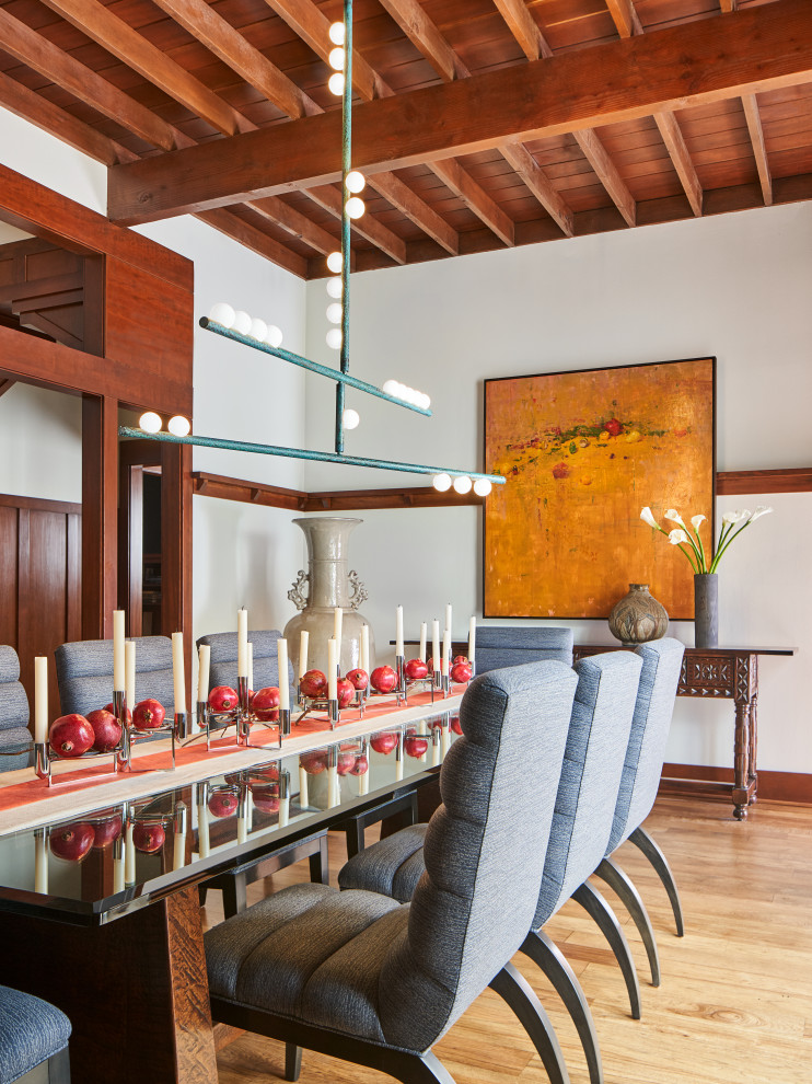 This is an example of a classic dining room in Dallas.