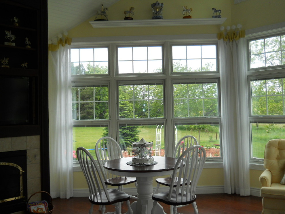 Example of a classic dining room design in Grand Rapids