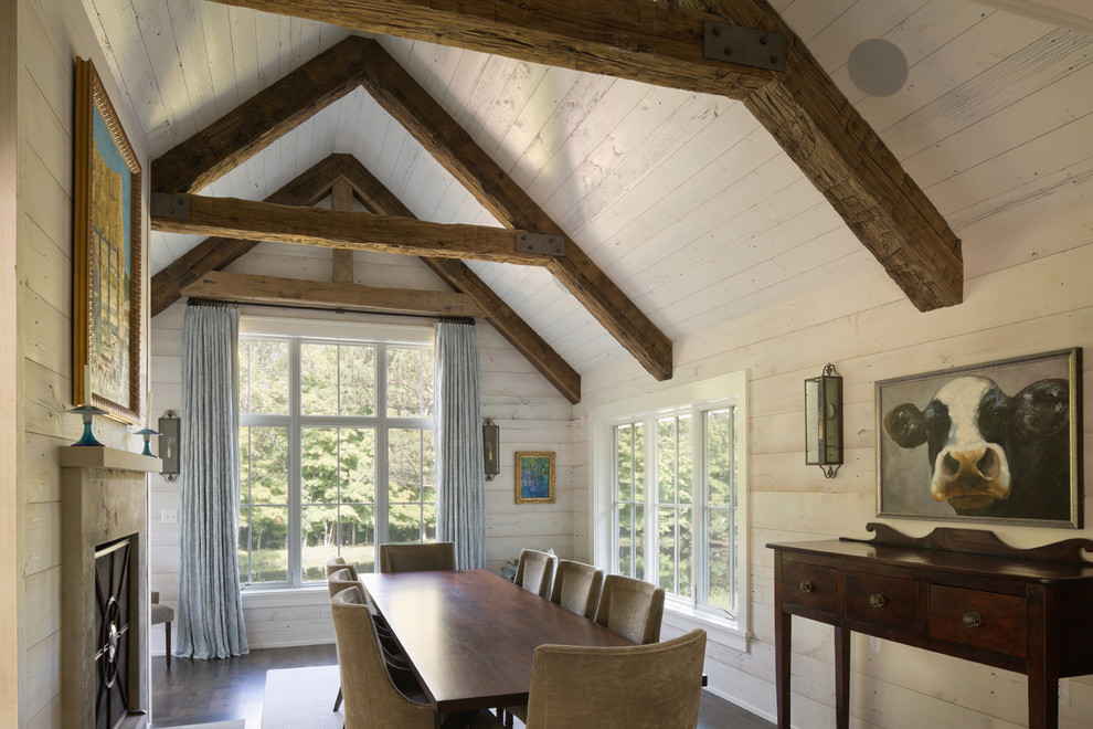 Exemple d'une rideau de salle à manger nature avec un mur beige, parquet foncé et une cheminée standard.