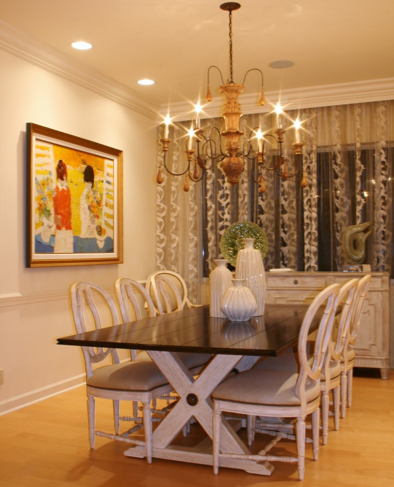 This is an example of a traditional dining room in Miami.