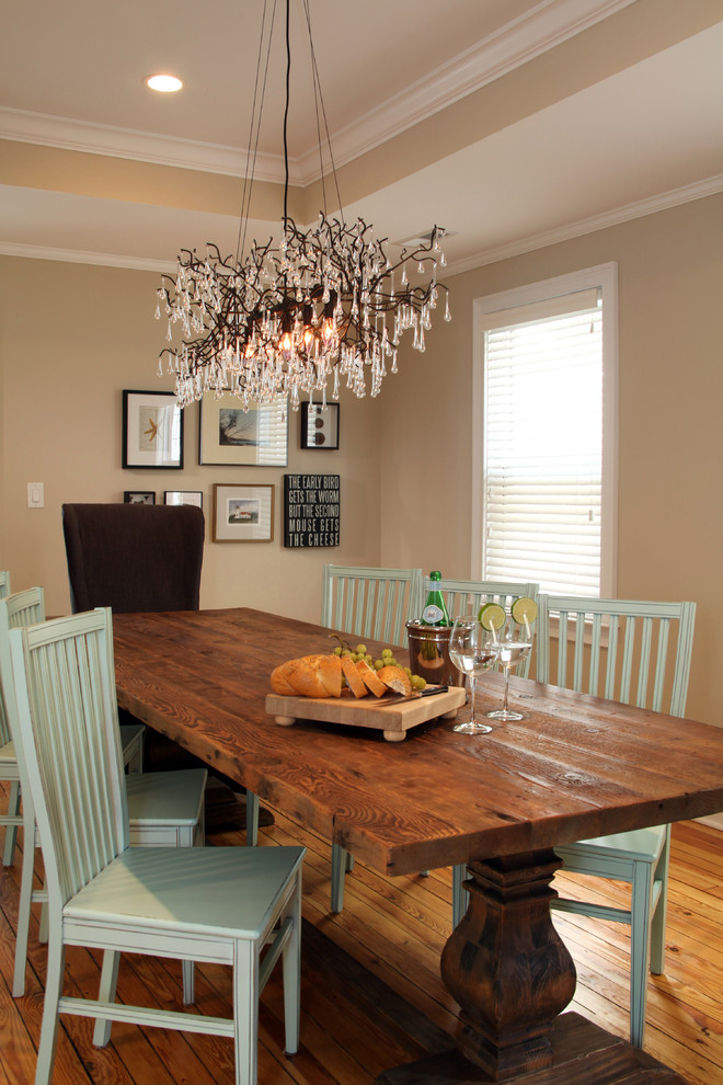 Dining room - traditional dining room idea in Philadelphia with beige walls