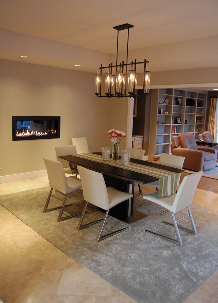 Стильный дизайн: гостиная-столовая в современном стиле с горизонтальным камином - последний тренд
