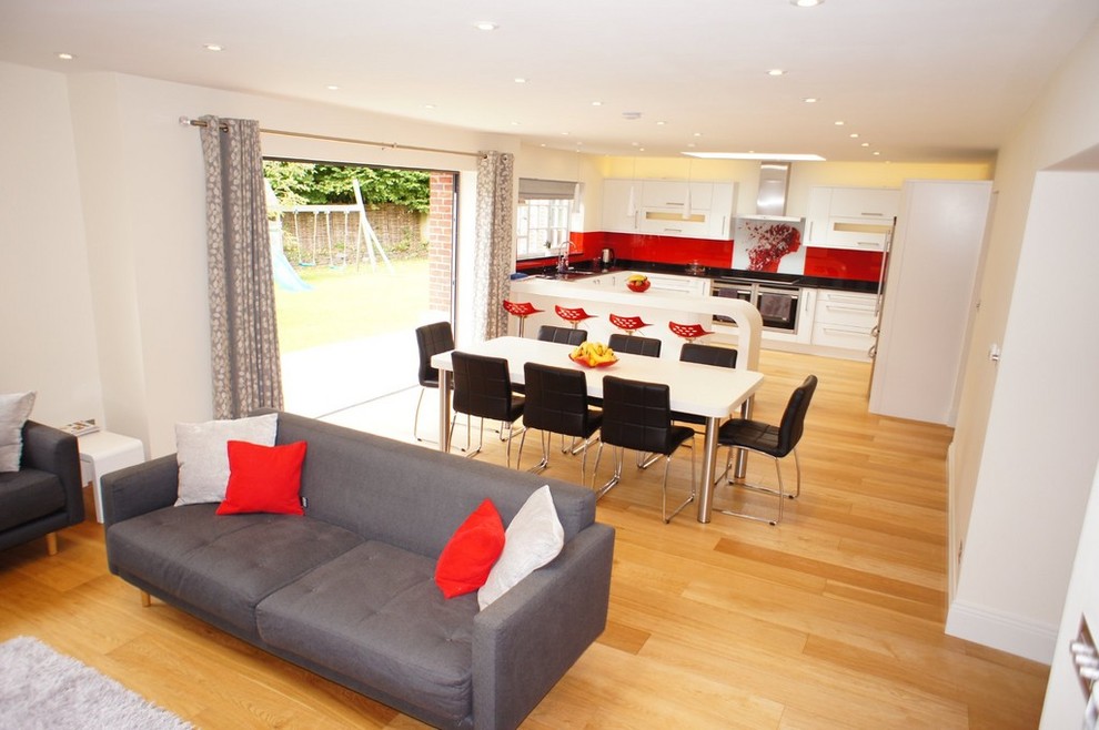 Photo of a modern dining room in Devon.