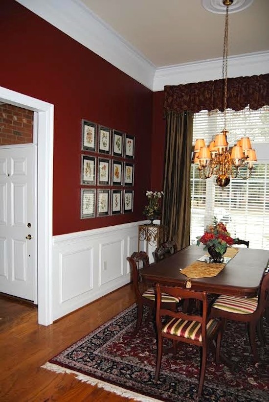 Immagine di una sala da pranzo tradizionale di medie dimensioni con pareti rosse e pavimento in legno massello medio